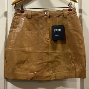 NWT Trek New York Leather Mini zip up Skirt lined w/ belt loops size 8 honey